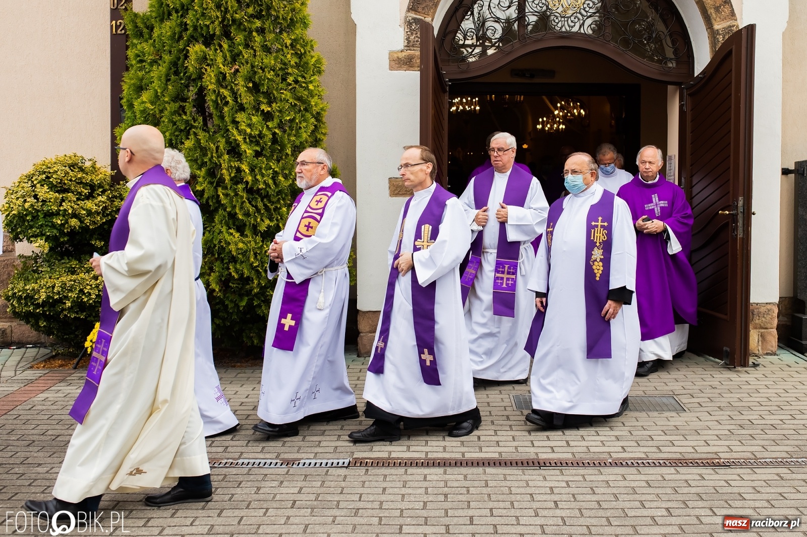Zdjęcie w galerii na portalu naszraciborz.pl: W rodzinnej Nędzy pożegnano ks. prof. Helmuta Sobeczkę [FOTO i WIDEO] wiadomości z regionu