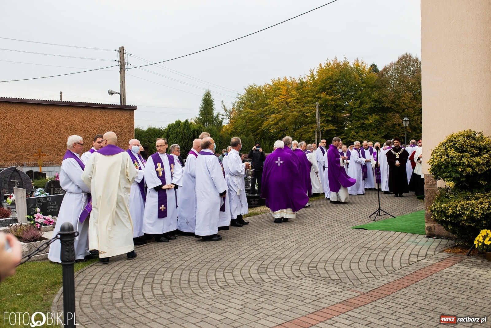 Zdjęcie w galerii na portalu naszraciborz.pl: W rodzinnej Nędzy pożegnano ks. prof. Helmuta Sobeczkę [FOTO i WIDEO] wiadomości z regionu