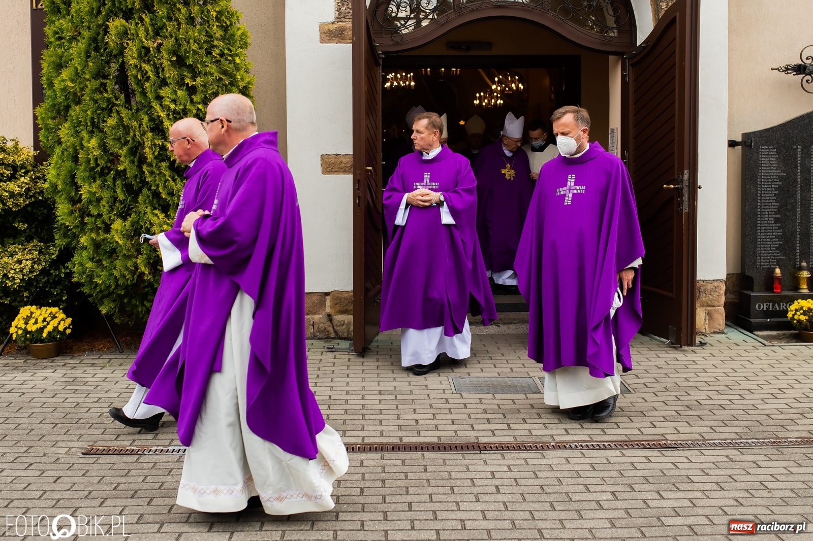 Zdjęcie w galerii na portalu naszraciborz.pl: W rodzinnej Nędzy pożegnano ks. prof. Helmuta Sobeczkę [FOTO i WIDEO] wiadomości z regionu