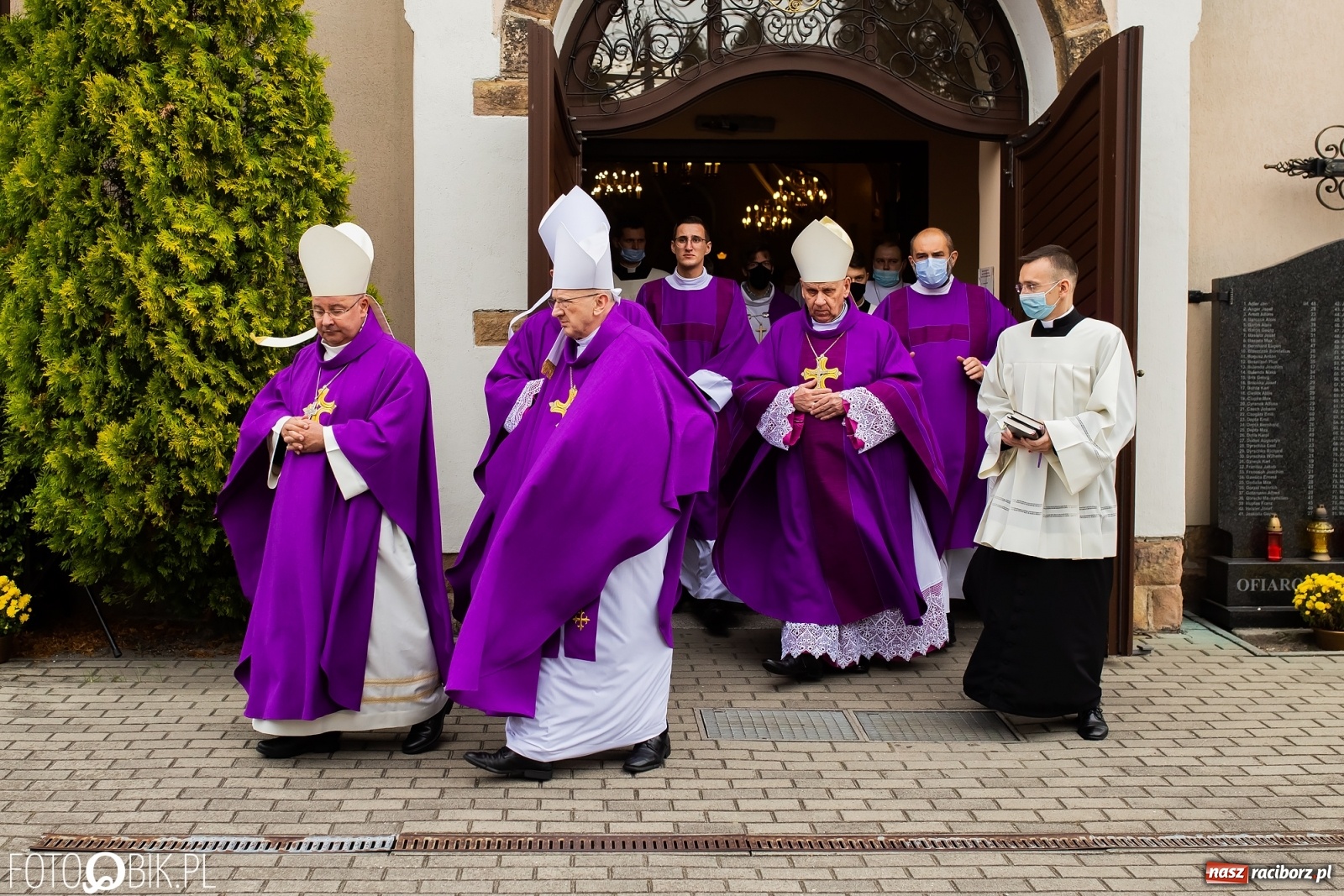 Zdjęcie w galerii na portalu naszraciborz.pl: W rodzinnej Nędzy pożegnano ks. prof. Helmuta Sobeczkę [FOTO i WIDEO] wiadomości z regionu