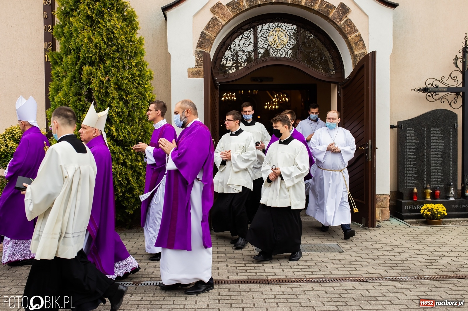 Zdjęcie w galerii na portalu naszraciborz.pl: W rodzinnej Nędzy pożegnano ks. prof. Helmuta Sobeczkę [FOTO i WIDEO] wiadomości z regionu