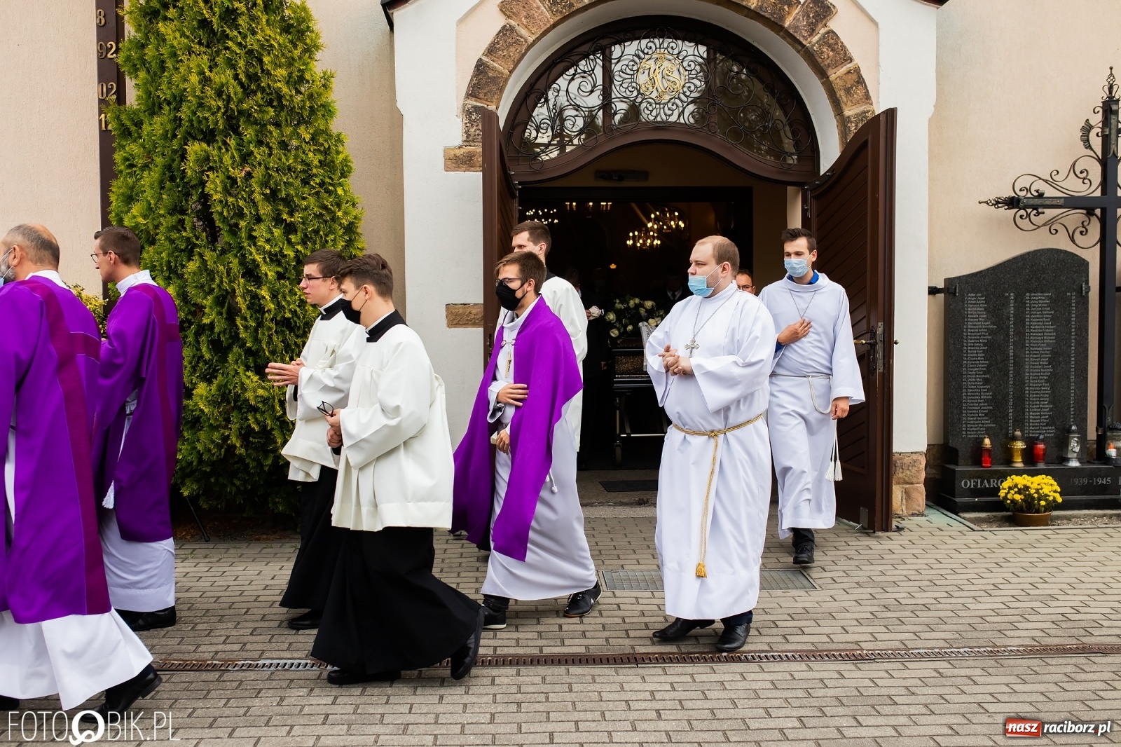 Zdjęcie w galerii na portalu naszraciborz.pl: W rodzinnej Nędzy pożegnano ks. prof. Helmuta Sobeczkę [FOTO i WIDEO] wiadomości z regionu