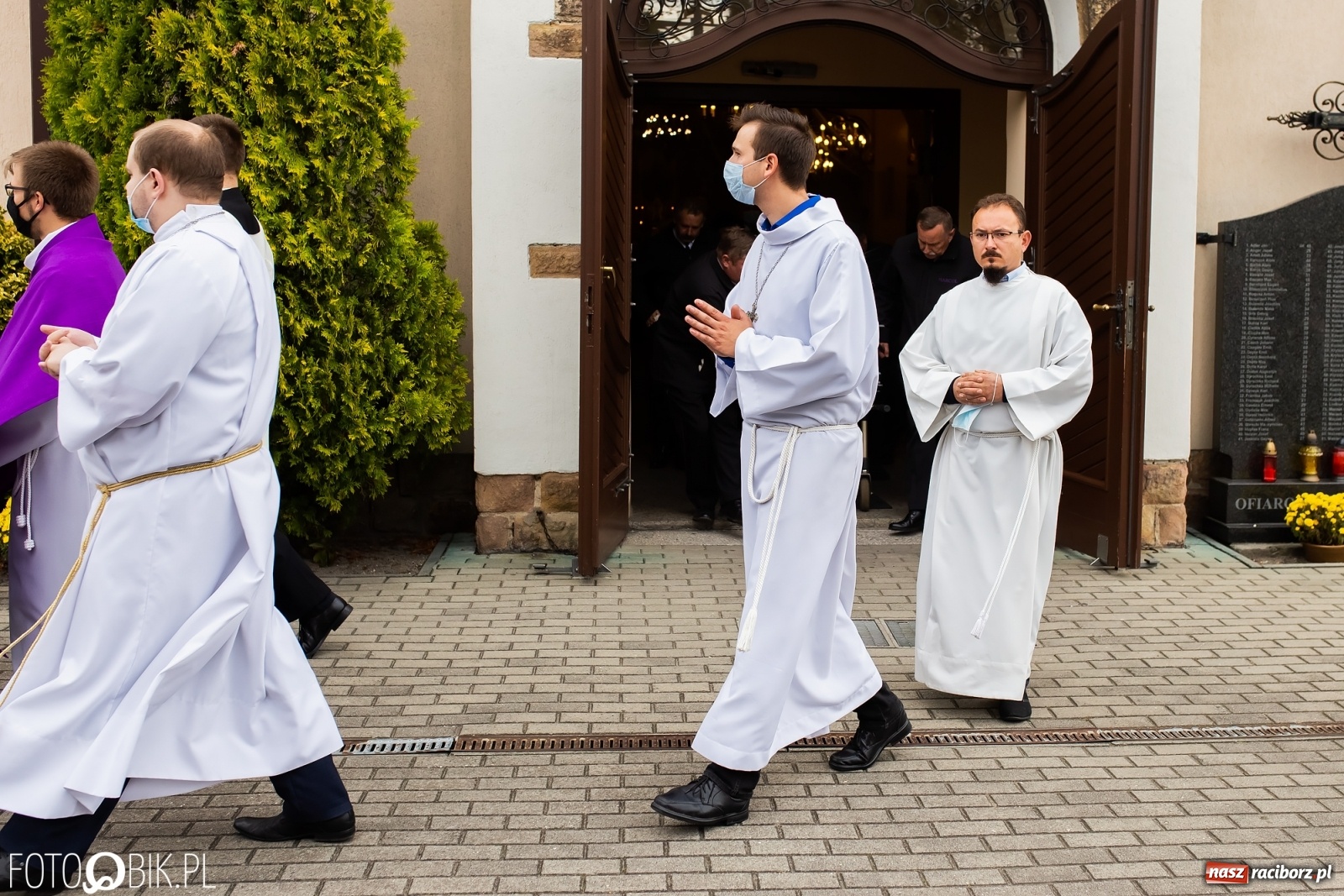 Zdjęcie w galerii na portalu naszraciborz.pl: W rodzinnej Nędzy pożegnano ks. prof. Helmuta Sobeczkę [FOTO i WIDEO] wiadomości z regionu