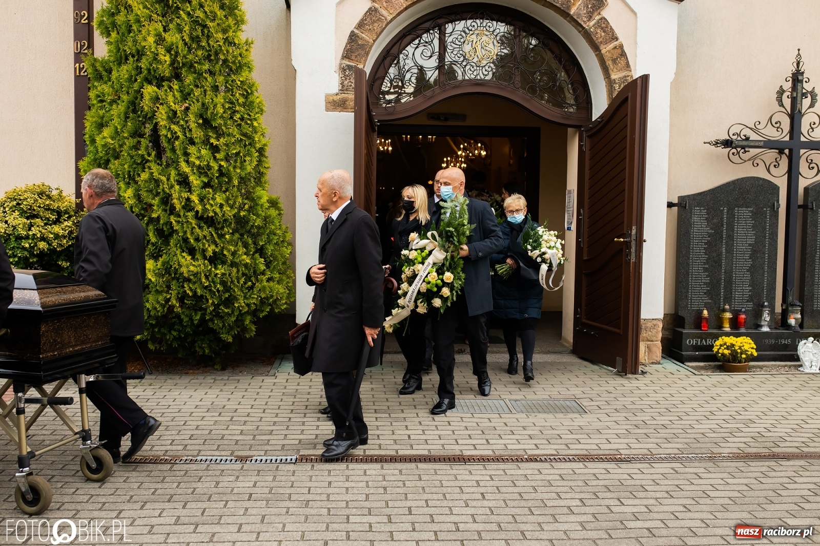 Zdjęcie w galerii na portalu naszraciborz.pl: W rodzinnej Nędzy pożegnano ks. prof. Helmuta Sobeczkę [FOTO i WIDEO] wiadomości z regionu