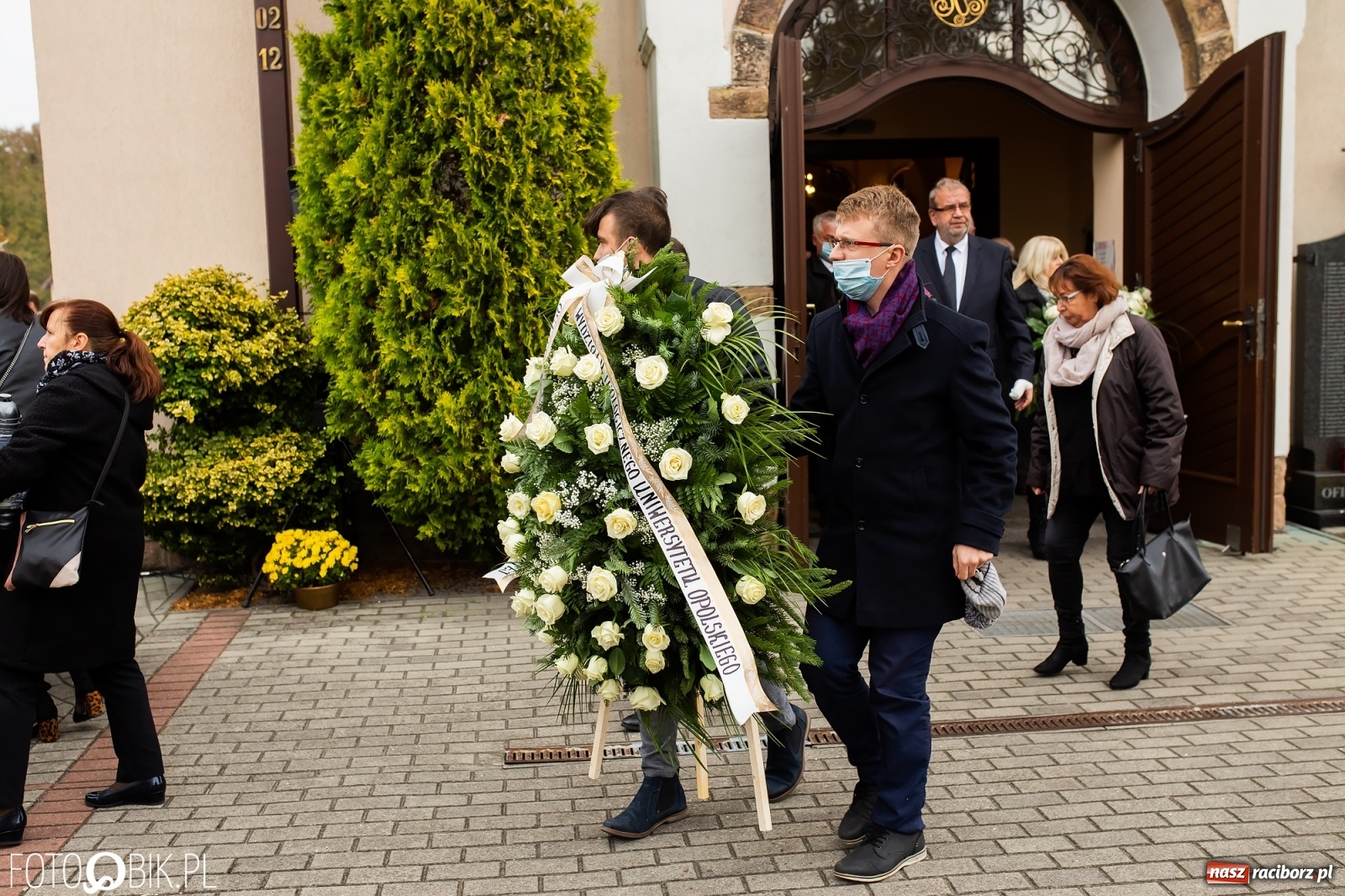 Zdjęcie w galerii na portalu naszraciborz.pl: W rodzinnej Nędzy pożegnano ks. prof. Helmuta Sobeczkę [FOTO i WIDEO] wiadomości z regionu