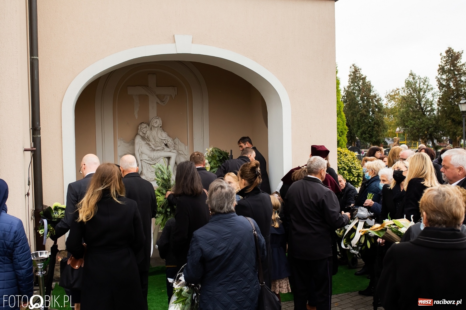 Zdjęcie w galerii na portalu naszraciborz.pl: W rodzinnej Nędzy pożegnano ks. prof. Helmuta Sobeczkę [FOTO i WIDEO] wiadomości z regionu