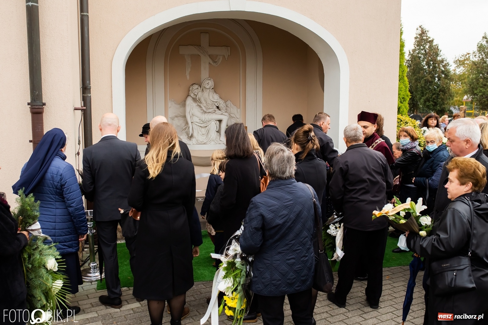 Zdjęcie w galerii na portalu naszraciborz.pl: W rodzinnej Nędzy pożegnano ks. prof. Helmuta Sobeczkę [FOTO i WIDEO] wiadomości z regionu