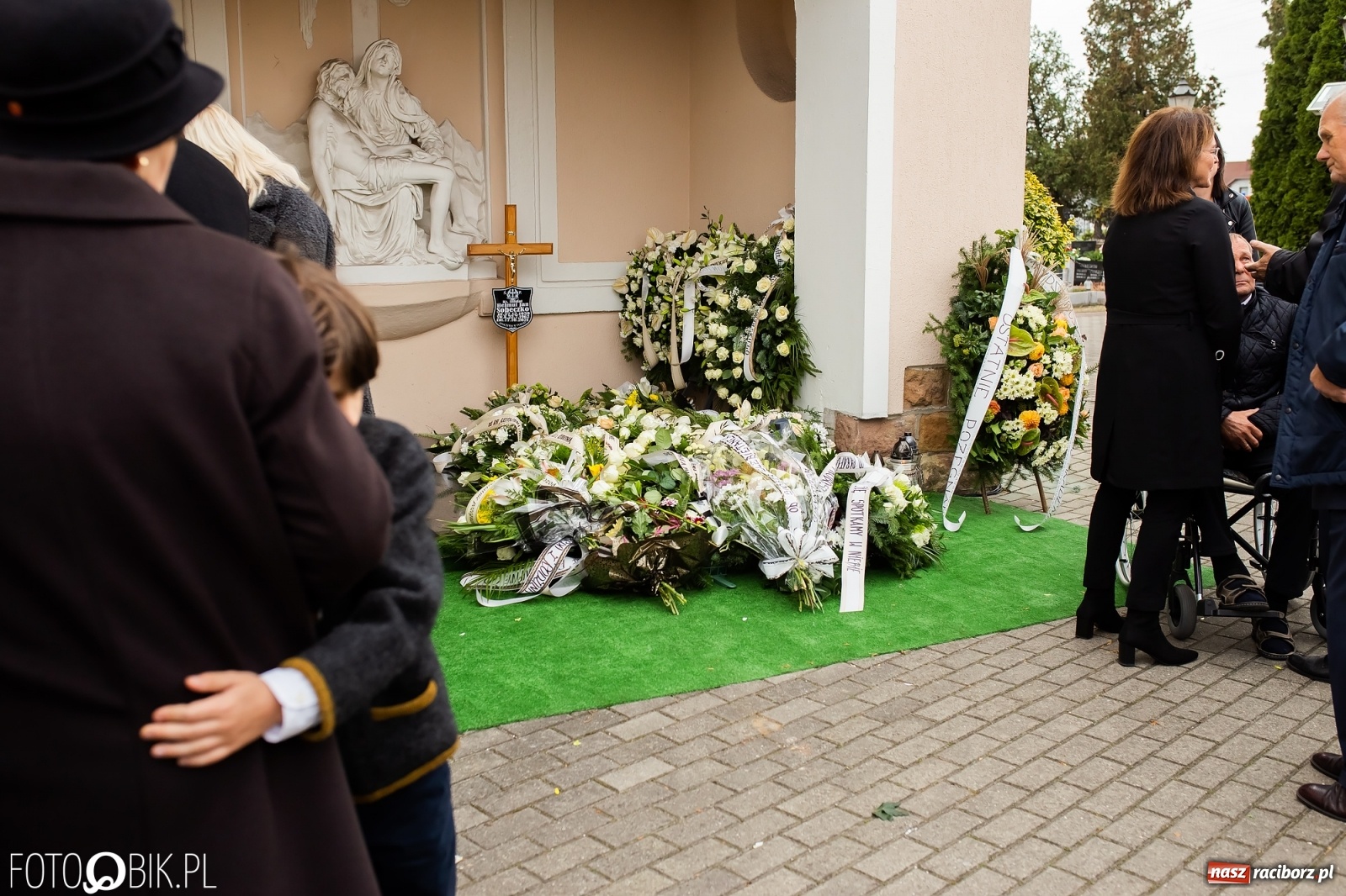 Zdjęcie w galerii na portalu naszraciborz.pl: W rodzinnej Nędzy pożegnano ks. prof. Helmuta Sobeczkę [FOTO i WIDEO] wiadomości z regionu