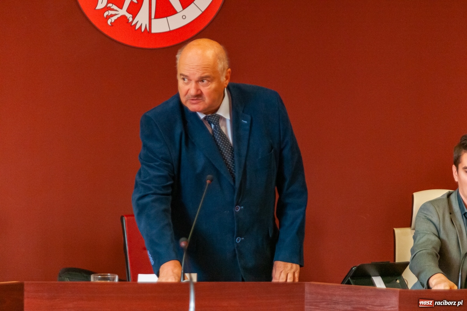 Zdjęcie w galerii na portalu naszraciborz.pl: Warta honorowa, choinka, fotowoltaika i pochwała byłego prezydenta. Obradowała komisja gospodarki wiadomości z regionu