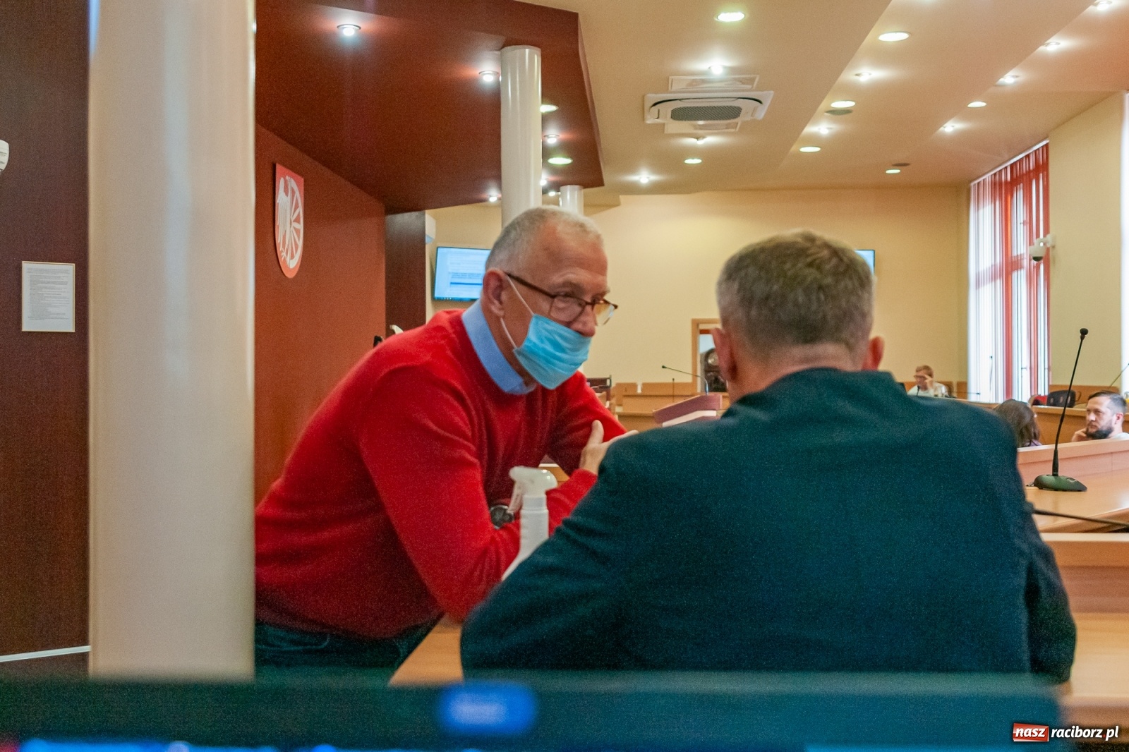 Zdjęcie w galerii na portalu naszraciborz.pl: Warta honorowa, choinka, fotowoltaika i pochwała byłego prezydenta. Obradowała komisja gospodarki wiadomości z regionu