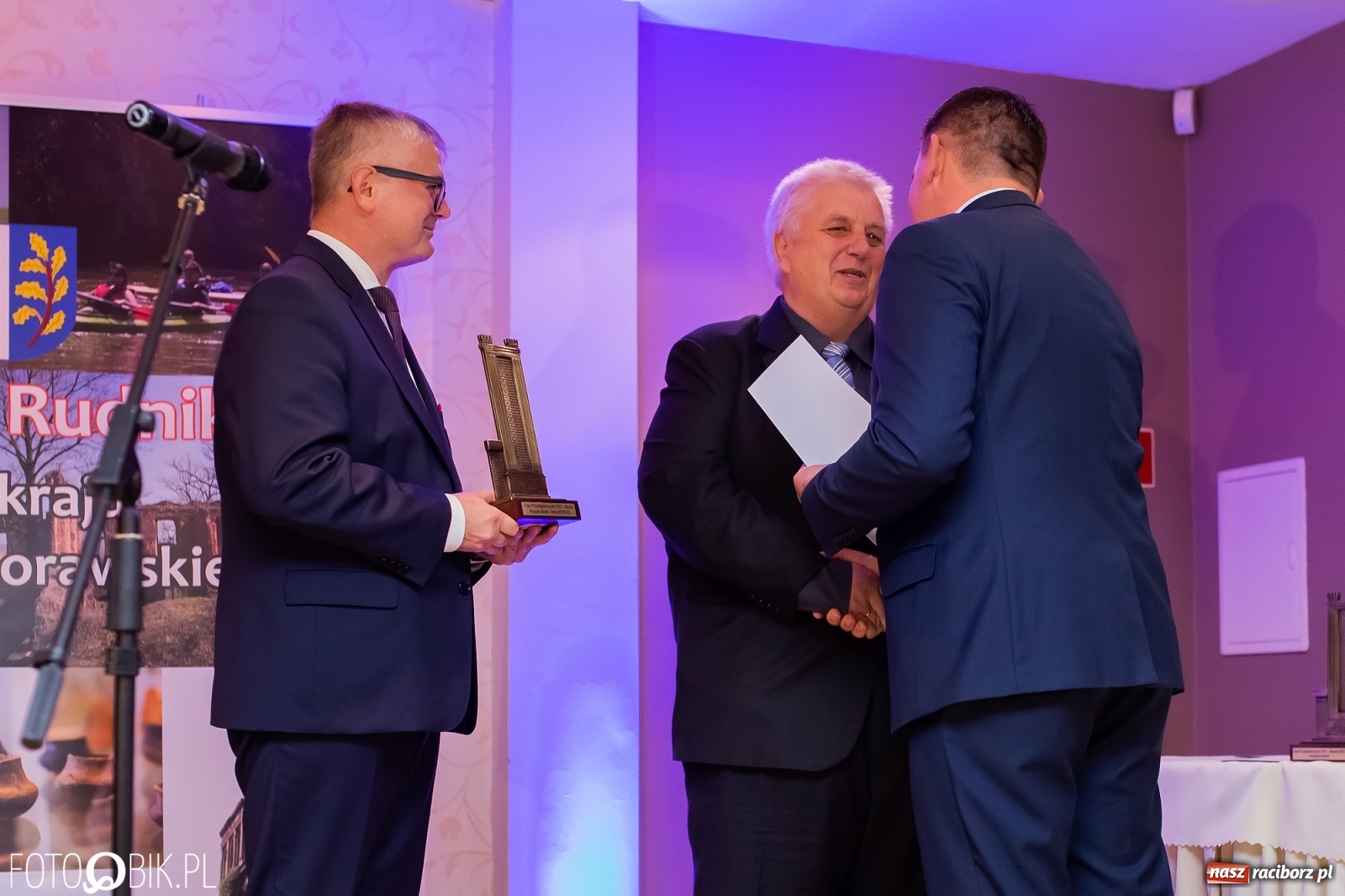 Zdjęcie w galerii na portalu naszraciborz.pl: FIALA gminy Rudnik. Po raz trzeci wręczono nagrody za wkład w rozwój społeczno-gospodarczy wiadomości z regionu