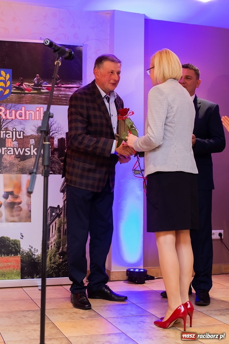 Zdjęcie w galerii na portalu naszraciborz.pl: FIALA gminy Rudnik. Po raz trzeci wręczono nagrody za wkład w rozwój społeczno-gospodarczy wiadomości z regionu
