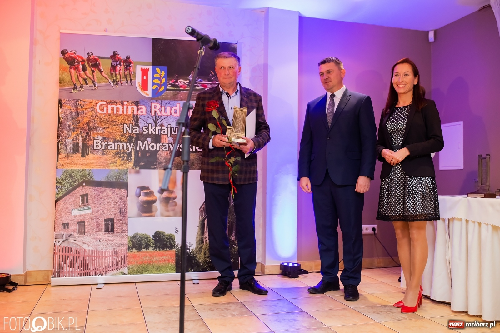 Zdjęcie w galerii na portalu naszraciborz.pl: FIALA gminy Rudnik. Po raz trzeci wręczono nagrody za wkład w rozwój społeczno-gospodarczy wiadomości z regionu