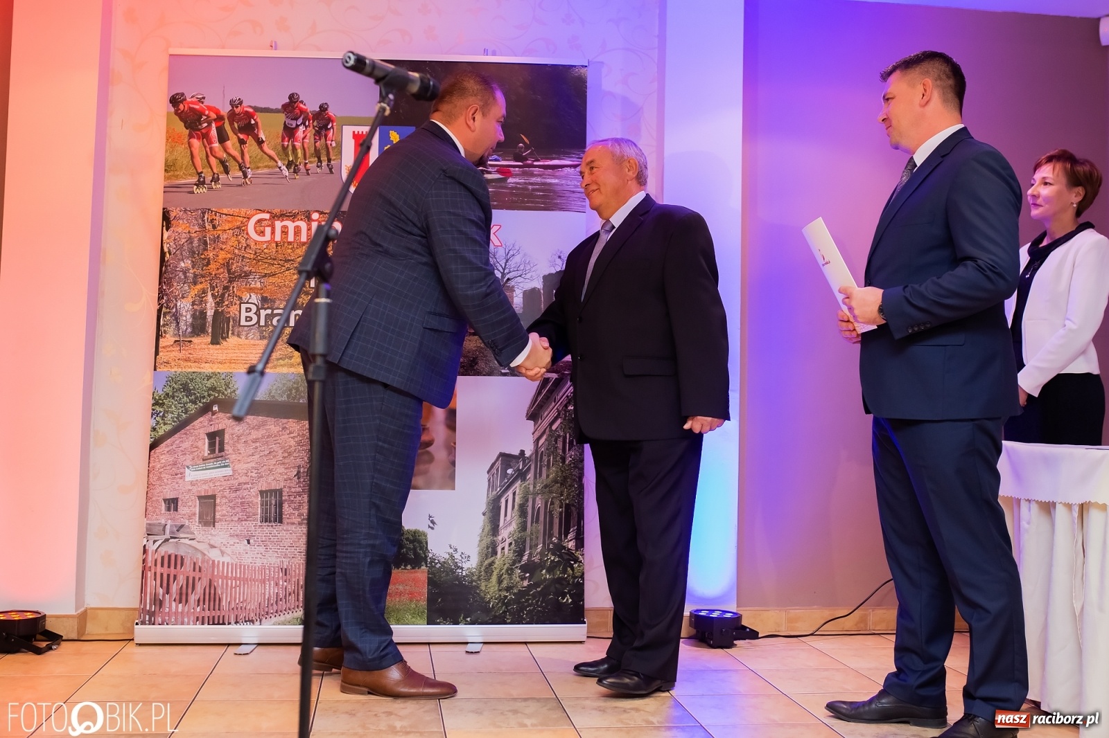 Zdjęcie w galerii na portalu naszraciborz.pl: FIALA gminy Rudnik. Po raz trzeci wręczono nagrody za wkład w rozwój społeczno-gospodarczy wiadomości z regionu