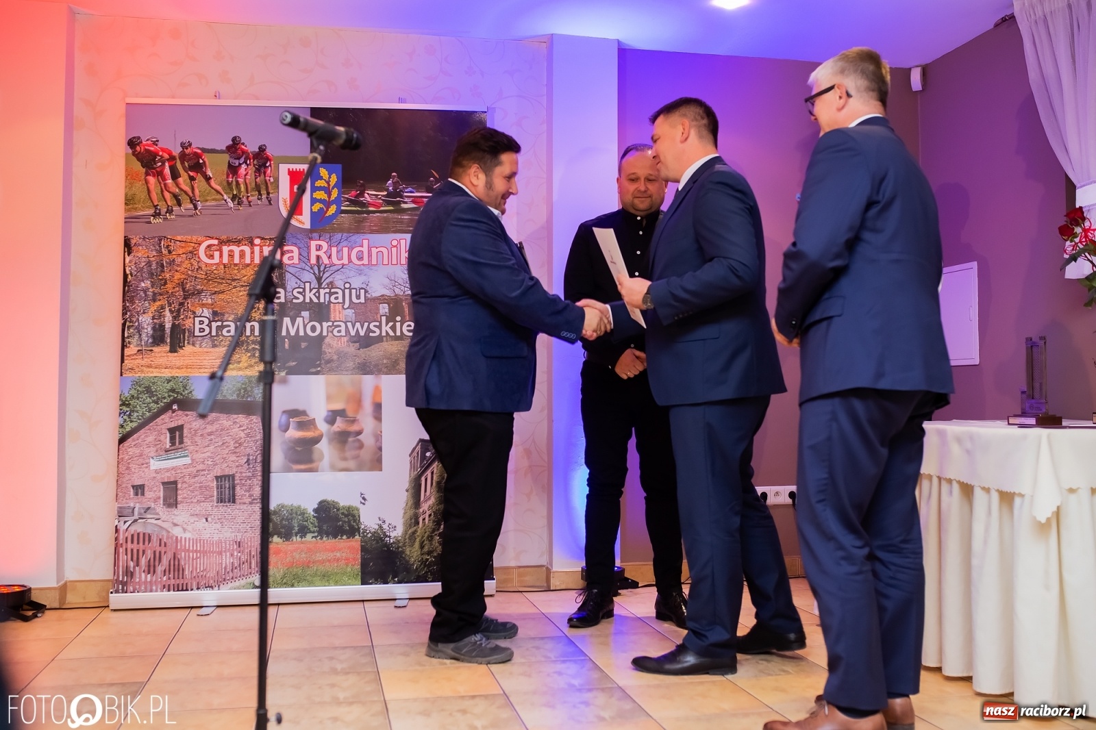 Zdjęcie w galerii na portalu naszraciborz.pl: FIALA gminy Rudnik. Po raz trzeci wręczono nagrody za wkład w rozwój społeczno-gospodarczy wiadomości z regionu