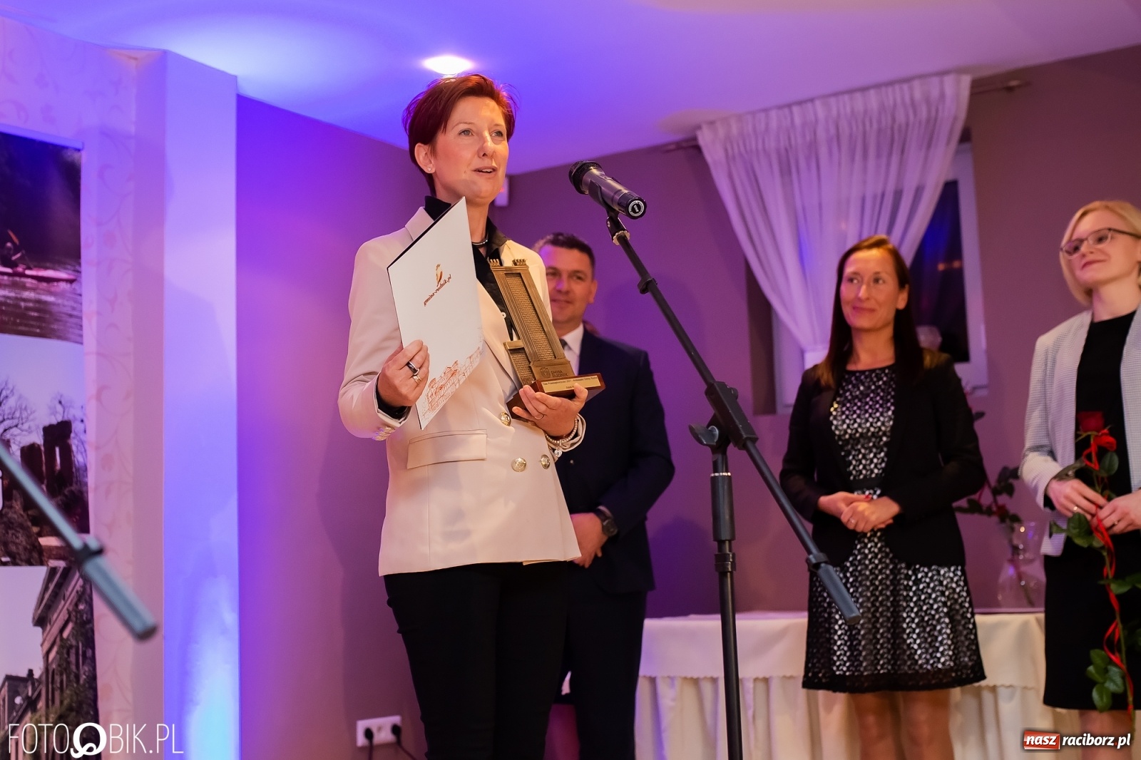 Zdjęcie w galerii na portalu naszraciborz.pl: FIALA gminy Rudnik. Po raz trzeci wręczono nagrody za wkład w rozwój społeczno-gospodarczy wiadomości z regionu