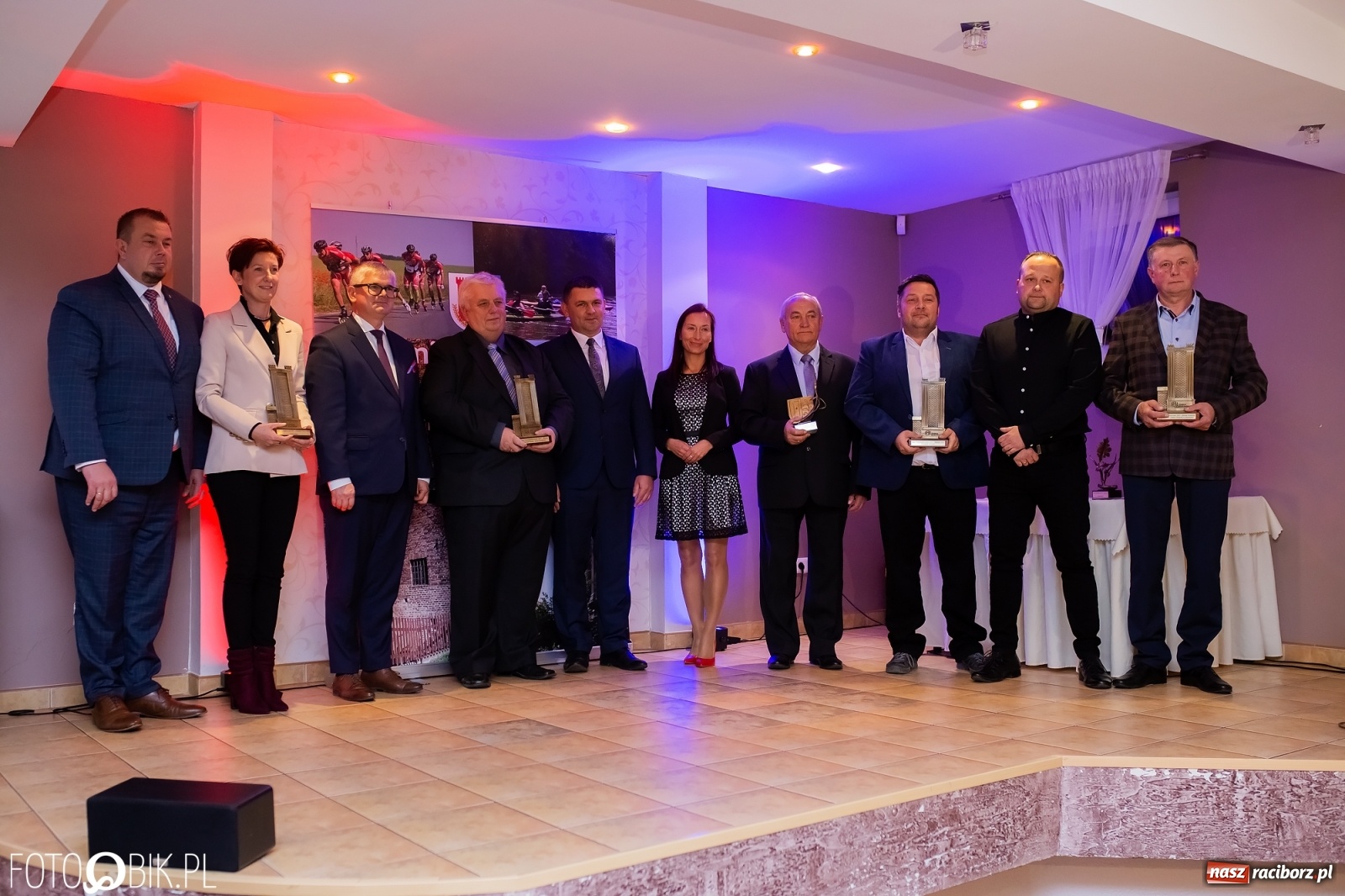 Zdjęcie w galerii na portalu naszraciborz.pl: FIALA gminy Rudnik. Po raz trzeci wręczono nagrody za wkład w rozwój społeczno-gospodarczy wiadomości z regionu