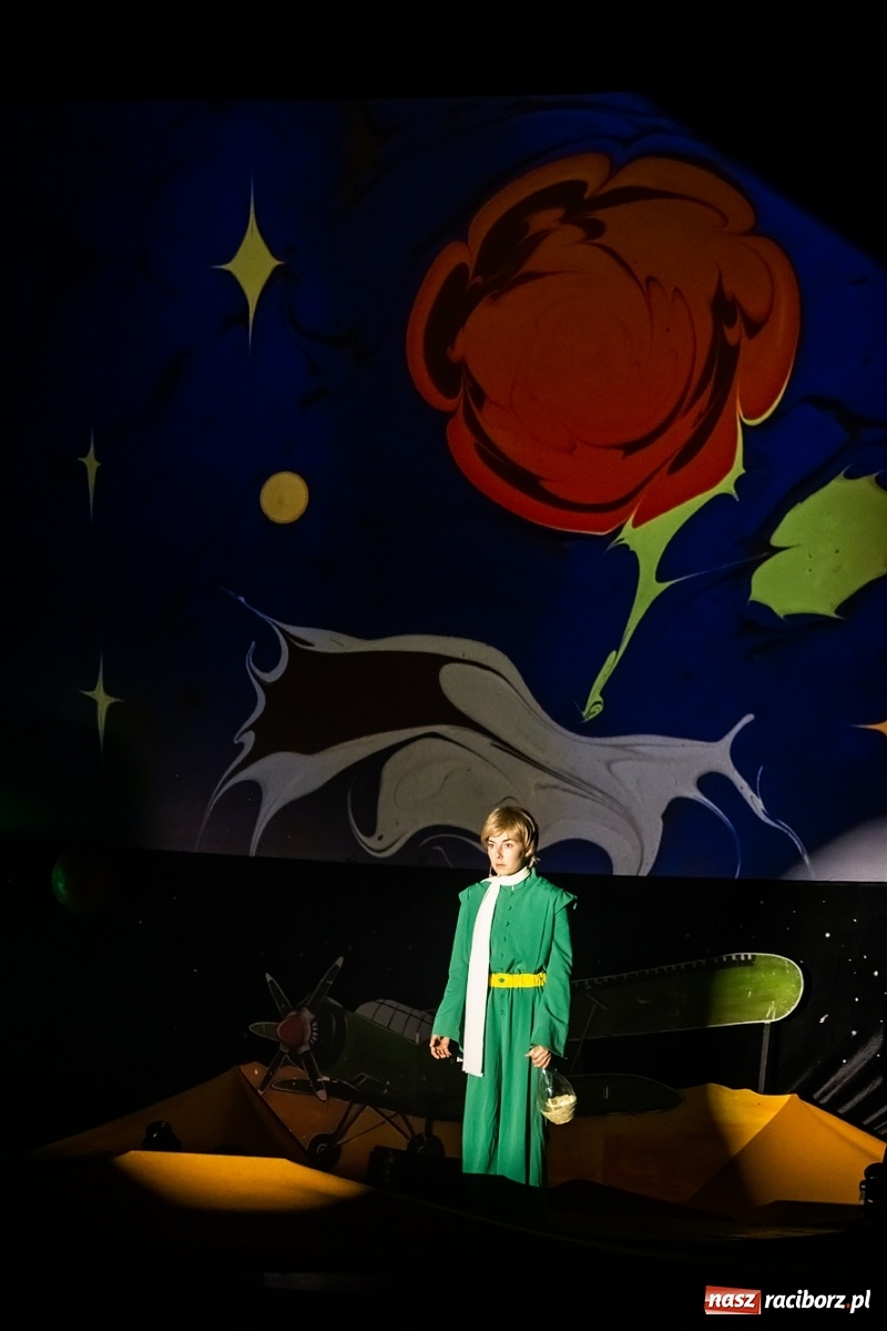 Zdjęcie w galerii na portalu naszraciborz.pl: Mały Książę - wyjątkowy spektakl w RCK wiadomości z regionu