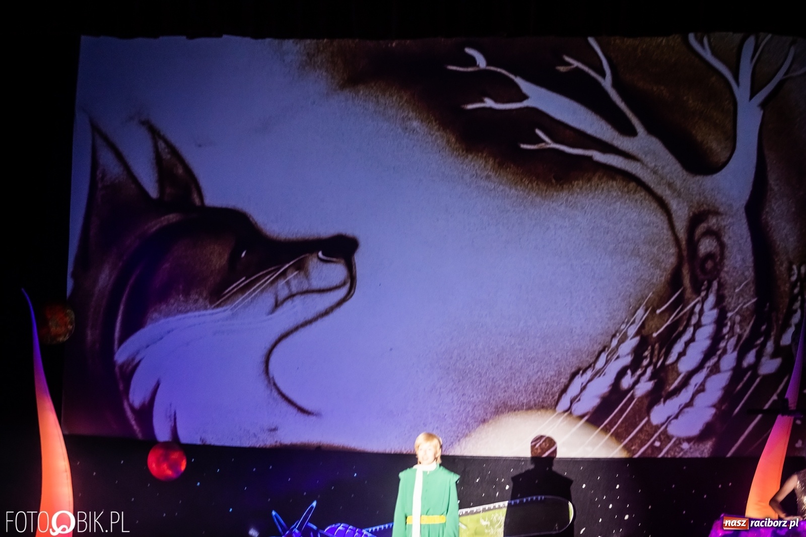 Zdjęcie w galerii na portalu naszraciborz.pl: Mały Książę - wyjątkowy spektakl w RCK wiadomości z regionu