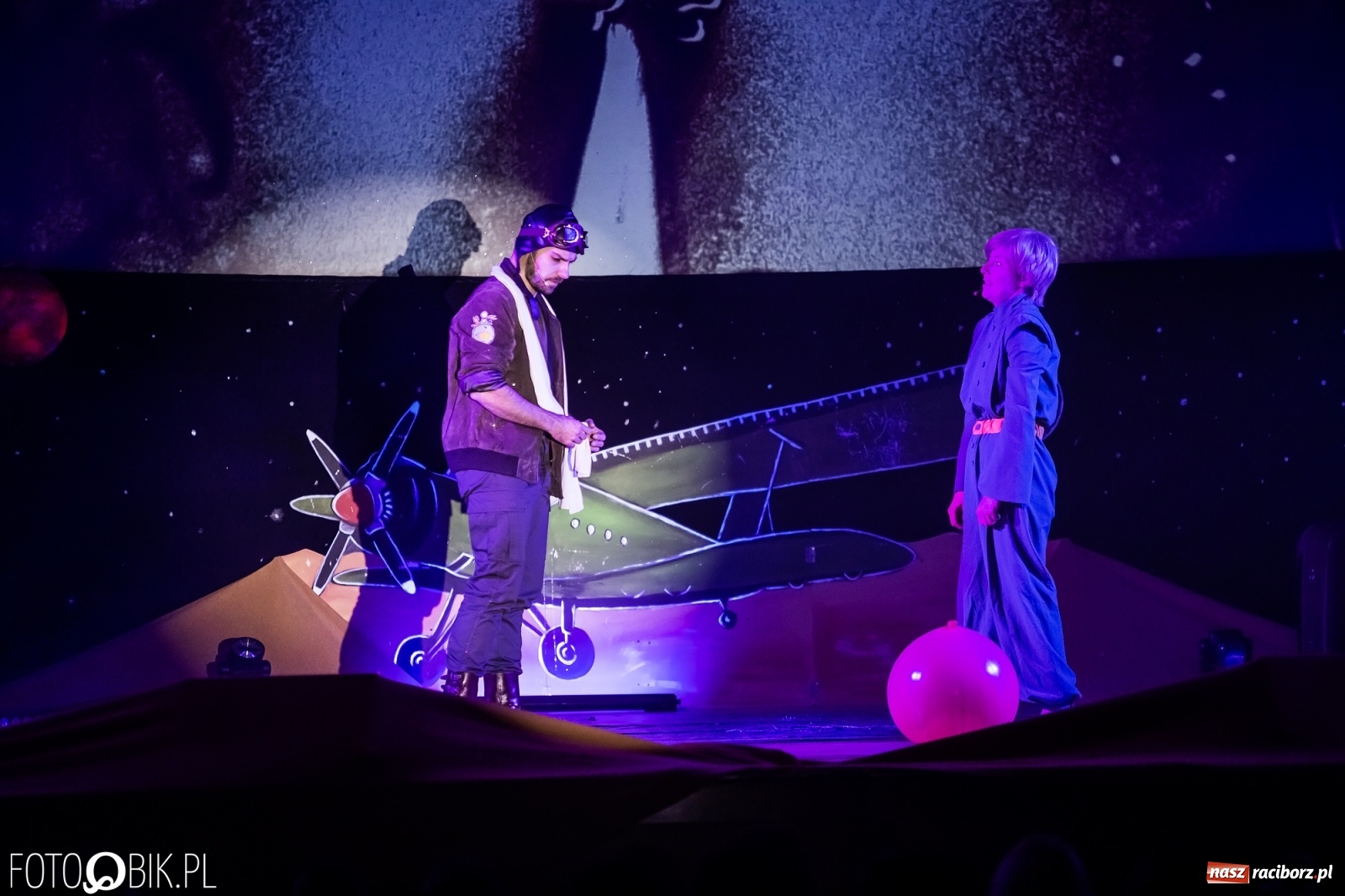 Zdjęcie w galerii na portalu naszraciborz.pl: Mały Książę - wyjątkowy spektakl w RCK wiadomości z regionu