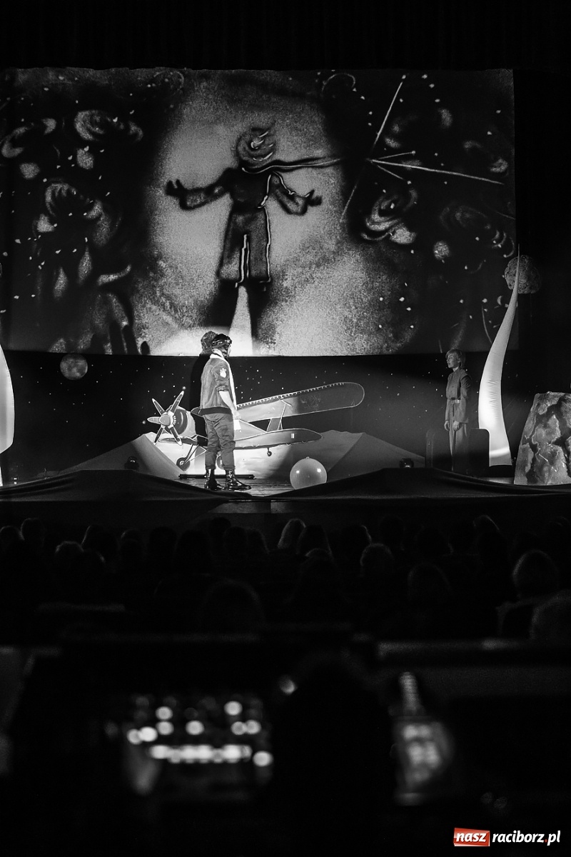 Zdjęcie w galerii na portalu naszraciborz.pl: Mały Książę - wyjątkowy spektakl w RCK wiadomości z regionu