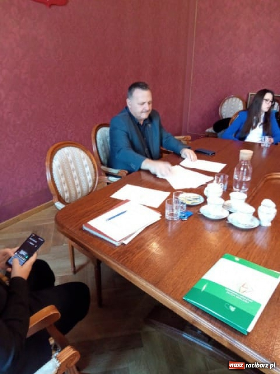 Zdjęcie w galerii na portalu naszraciborz.pl: Kuźnia Raciborska przystąpiła do SIM Śląsk Południe. Racibórz nie chciał wiadomości z regionu