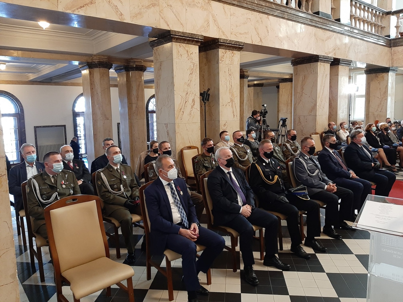 Zdjęcie w galerii na portalu naszraciborz.pl: Odznaczenia dla zasłużonych, w tym raciborzan wiadomości z regionu