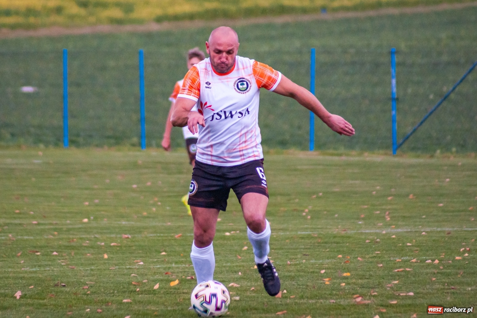 Zdjęcie w galerii na portalu naszraciborz.pl: B klasa. O krok od bijatyki w Pietraszynie. Lider pokonany! [FOTO] wiadomości z regionu