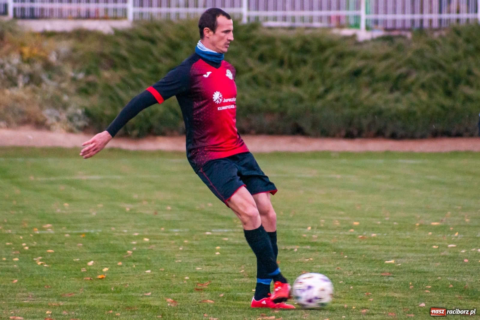 Zdjęcie w galerii na portalu naszraciborz.pl: B klasa. O krok od bijatyki w Pietraszynie. Lider pokonany! [FOTO] wiadomości z regionu