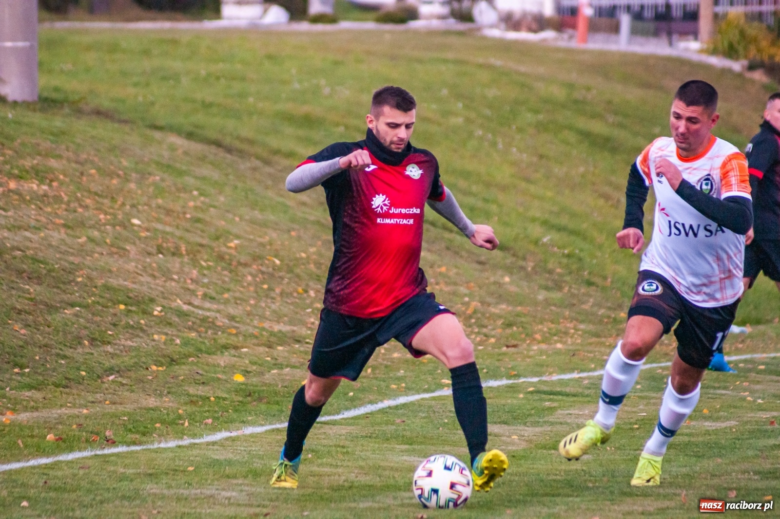 Zdjęcie w galerii na portalu naszraciborz.pl: B klasa. O krok od bijatyki w Pietraszynie. Lider pokonany! [FOTO] wiadomości z regionu