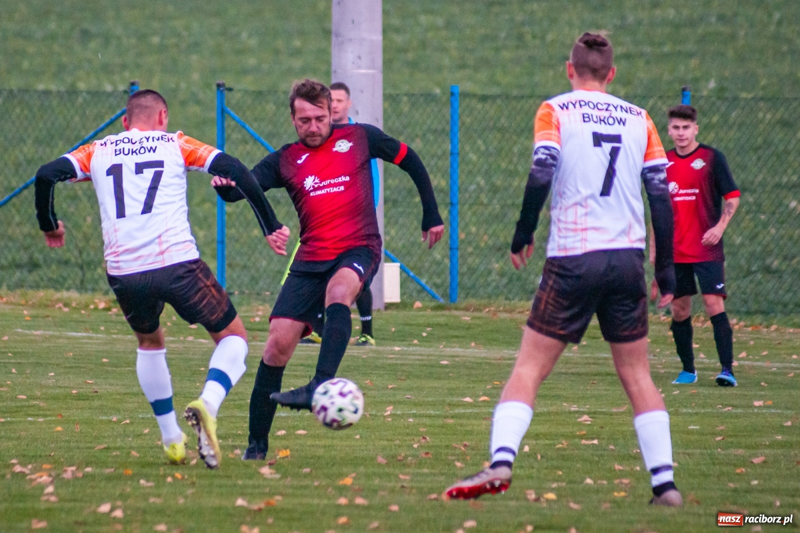 Zdjęcie w galerii na portalu naszraciborz.pl: B klasa. O krok od bijatyki w Pietraszynie. Lider pokonany! [FOTO] wiadomości z regionu