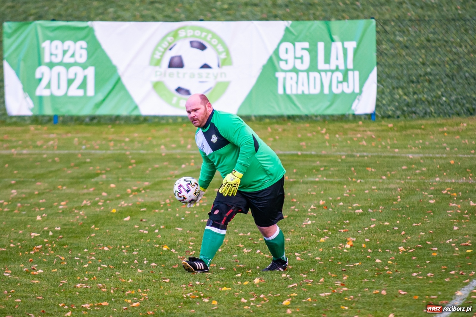 Zdjęcie w galerii na portalu naszraciborz.pl: B klasa. O krok od bijatyki w Pietraszynie. Lider pokonany! [FOTO] wiadomości z regionu