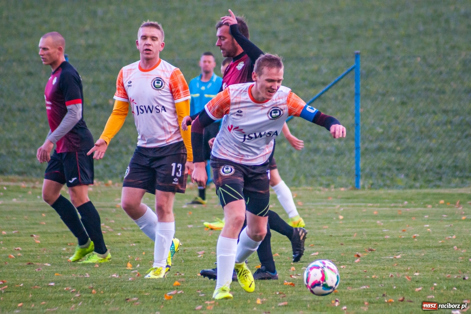 Zdjęcie w galerii na portalu naszraciborz.pl: B klasa. O krok od bijatyki w Pietraszynie. Lider pokonany! [FOTO] wiadomości z regionu