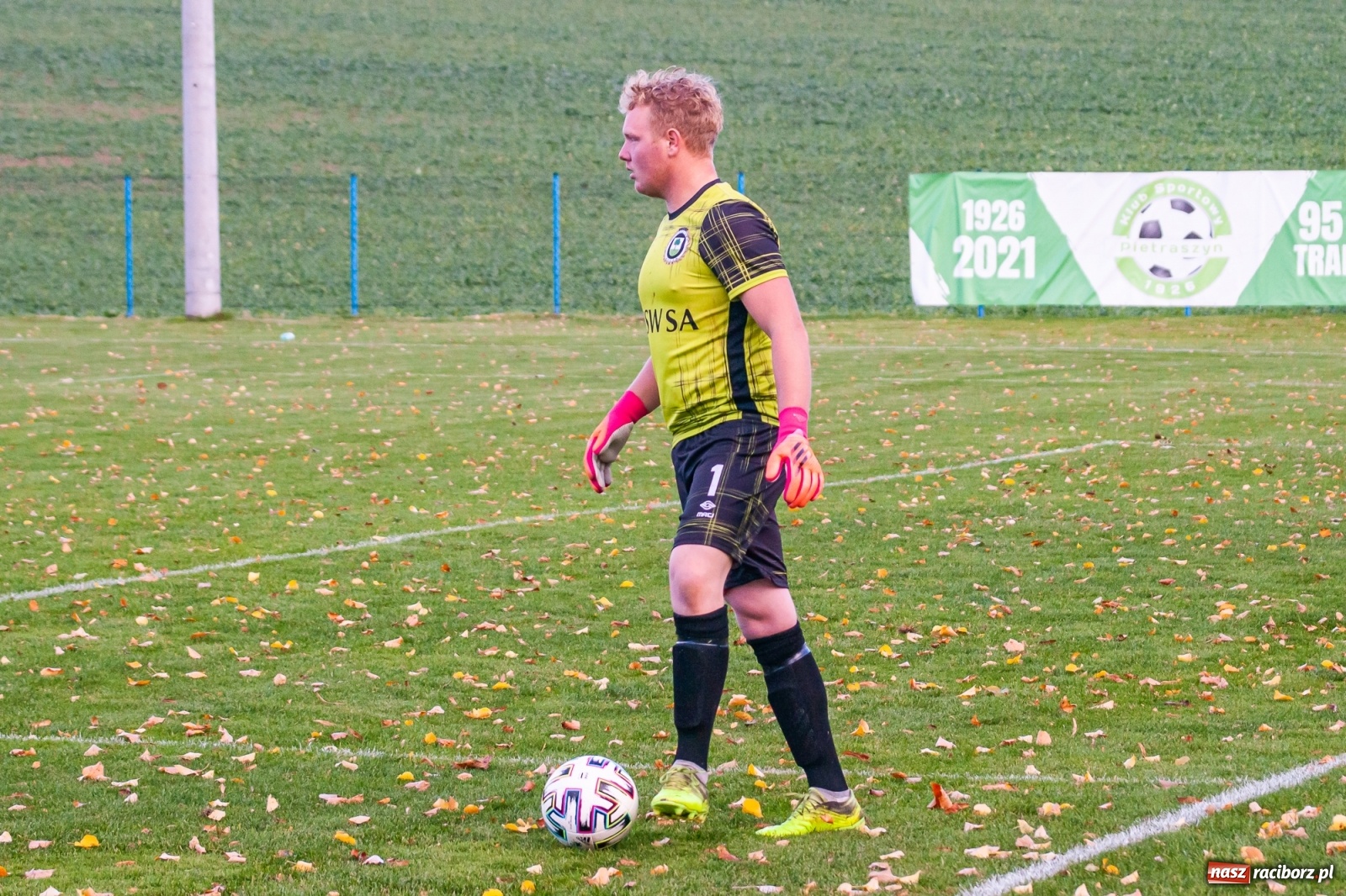 Zdjęcie w galerii na portalu naszraciborz.pl: B klasa. O krok od bijatyki w Pietraszynie. Lider pokonany! [FOTO] wiadomości z regionu