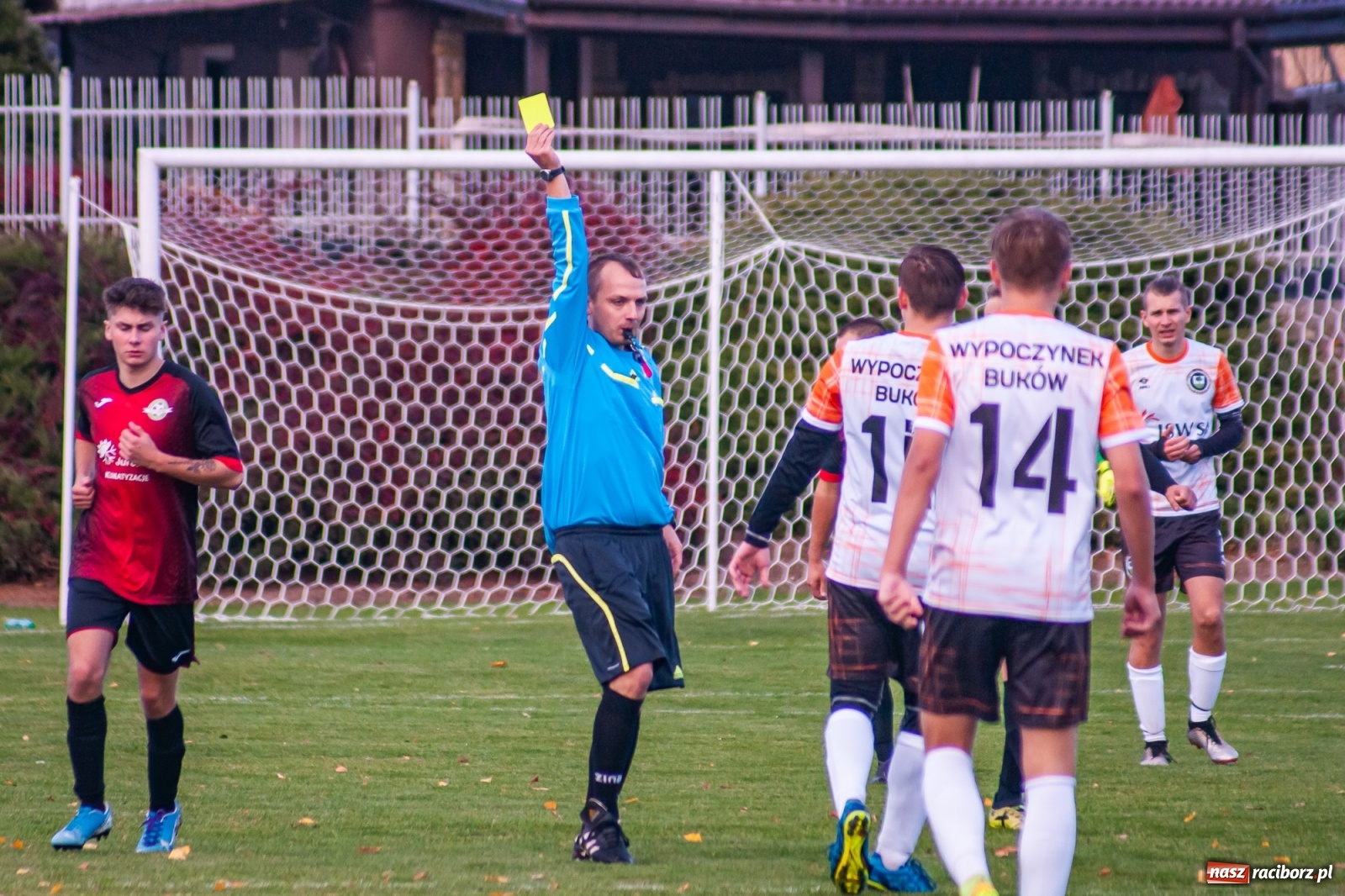 Zdjęcie w galerii na portalu naszraciborz.pl: B klasa. O krok od bijatyki w Pietraszynie. Lider pokonany! [FOTO] wiadomości z regionu