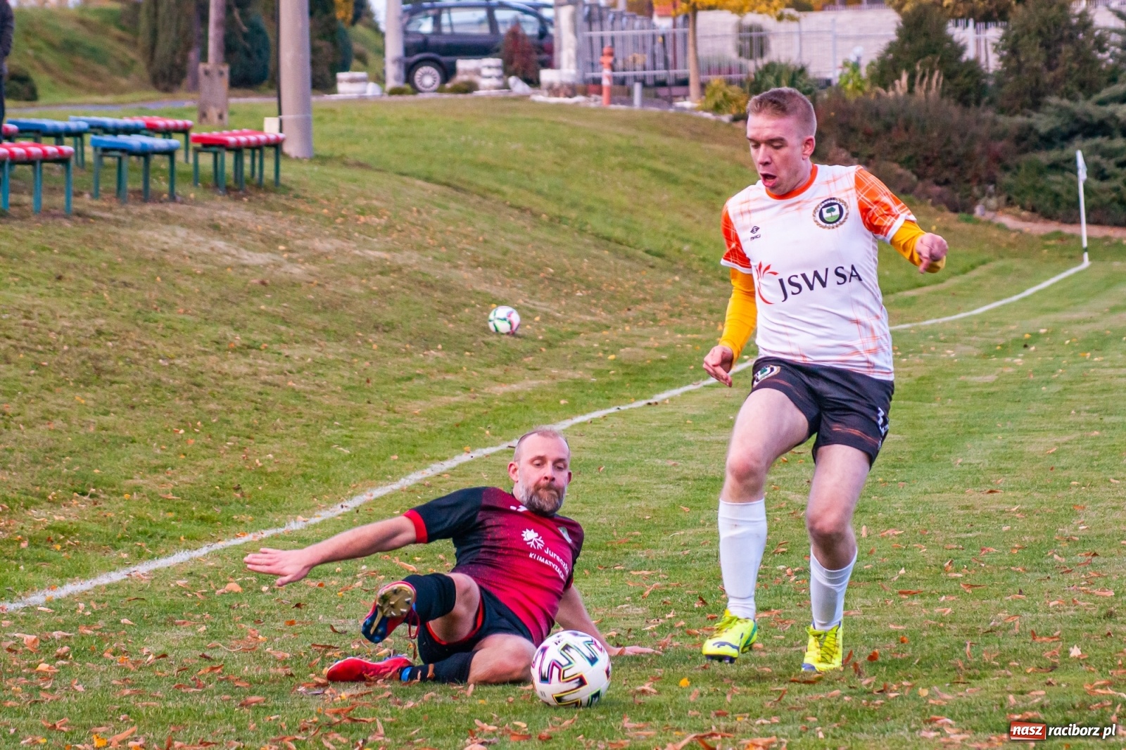 Zdjęcie w galerii na portalu naszraciborz.pl: B klasa. O krok od bijatyki w Pietraszynie. Lider pokonany! [FOTO] wiadomości z regionu