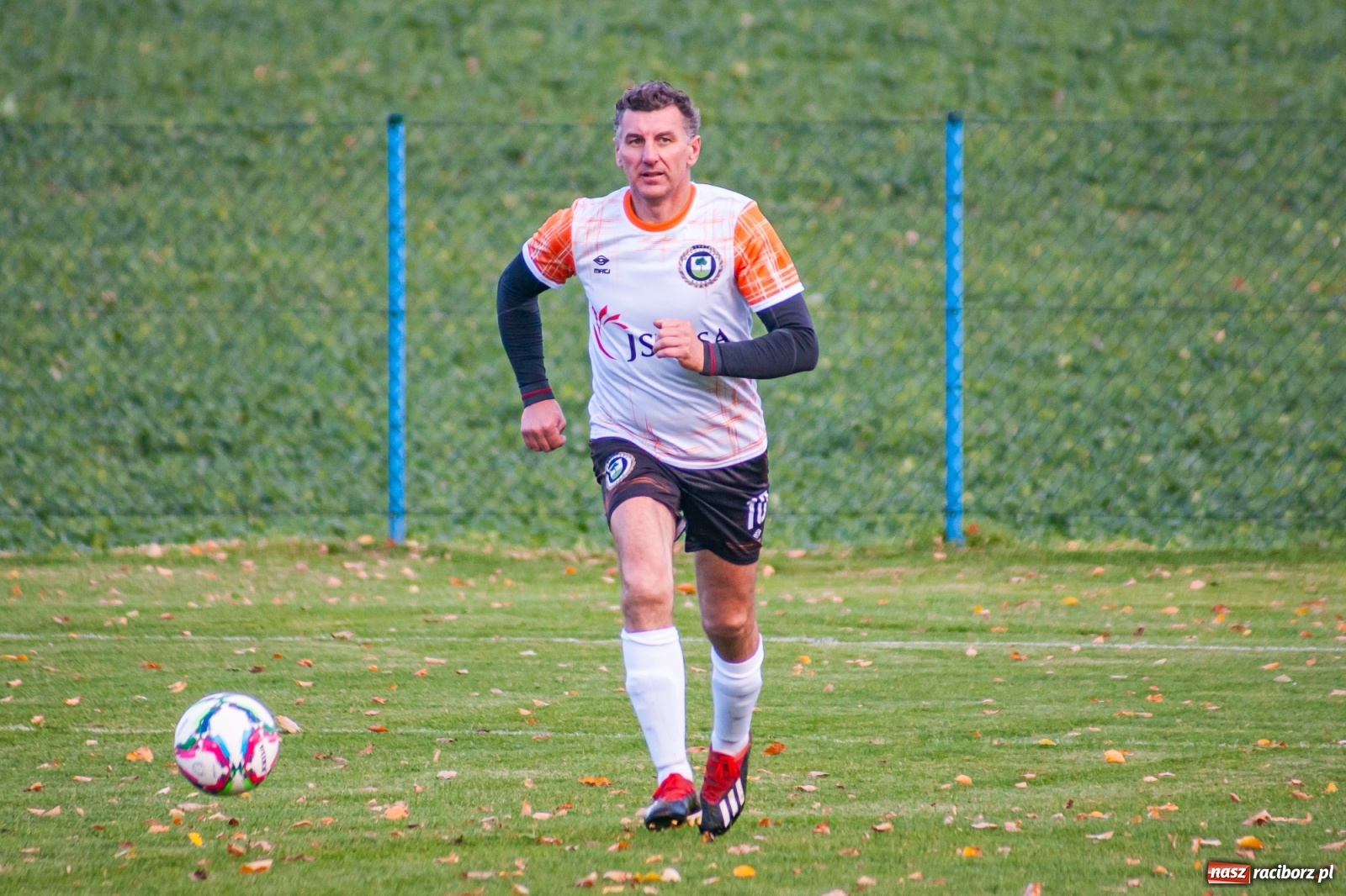 Zdjęcie w galerii na portalu naszraciborz.pl: B klasa. O krok od bijatyki w Pietraszynie. Lider pokonany! [FOTO] wiadomości z regionu