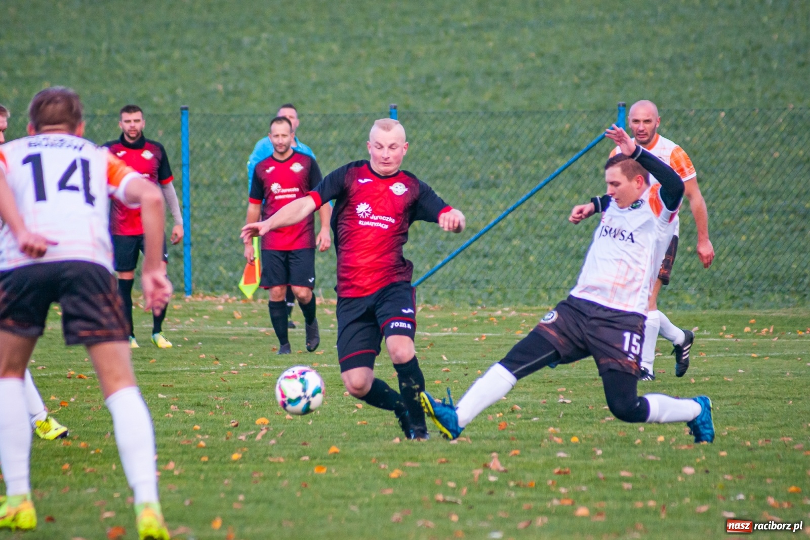 Zdjęcie w galerii na portalu naszraciborz.pl: B klasa. O krok od bijatyki w Pietraszynie. Lider pokonany! [FOTO] wiadomości z regionu