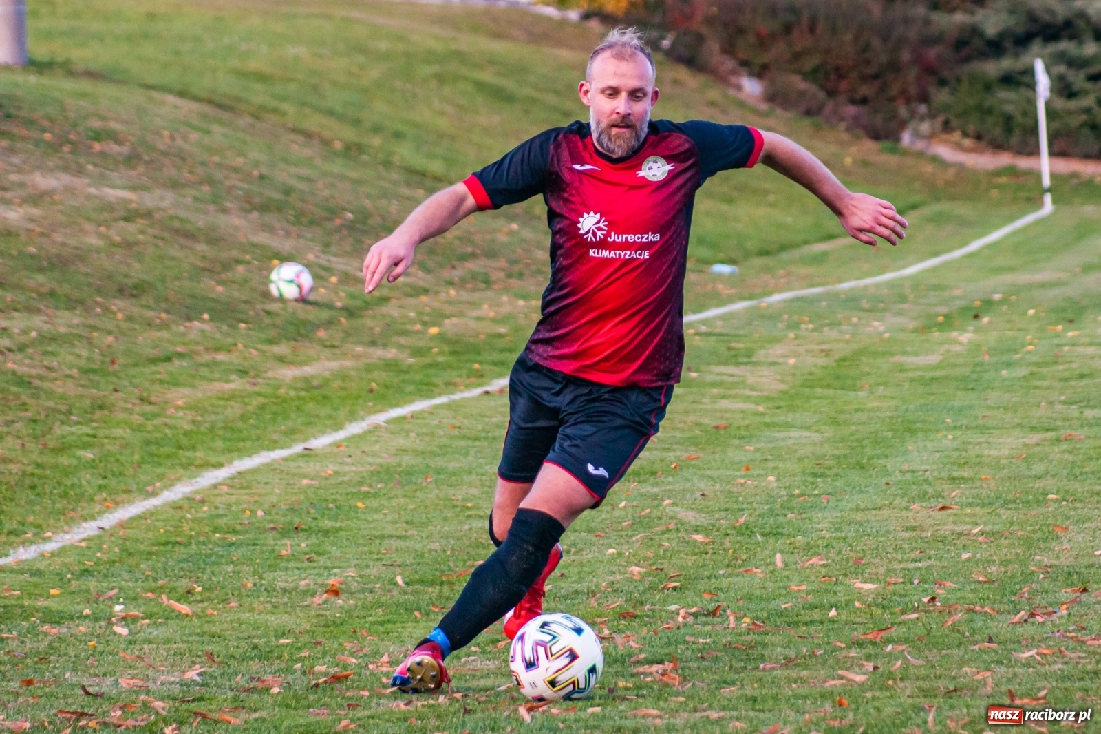Zdjęcie w galerii na portalu naszraciborz.pl: B klasa. O krok od bijatyki w Pietraszynie. Lider pokonany! [FOTO] wiadomości z regionu
