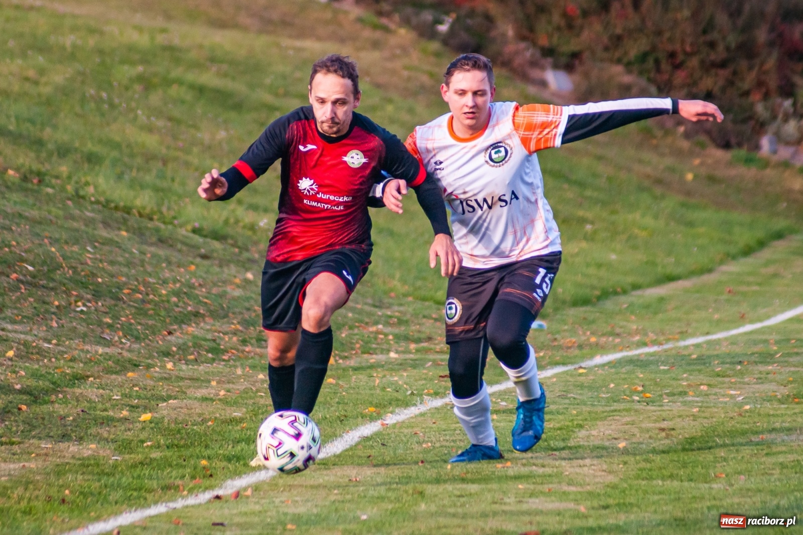 Zdjęcie w galerii na portalu naszraciborz.pl: B klasa. O krok od bijatyki w Pietraszynie. Lider pokonany! [FOTO] wiadomości z regionu