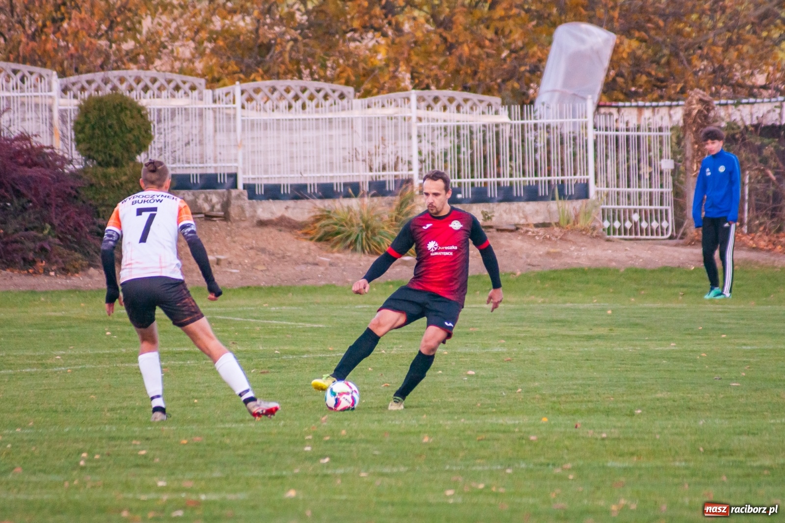 Zdjęcie w galerii na portalu naszraciborz.pl: B klasa. O krok od bijatyki w Pietraszynie. Lider pokonany! [FOTO] wiadomości z regionu