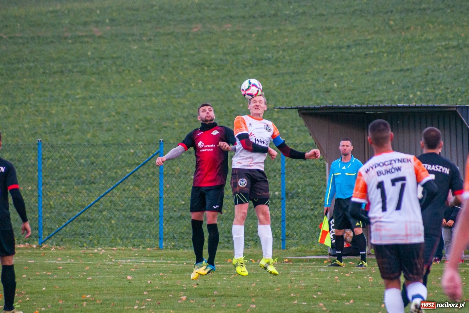 Zdjęcie w galerii na portalu naszraciborz.pl: B klasa. O krok od bijatyki w Pietraszynie. Lider pokonany! [FOTO] wiadomości z regionu