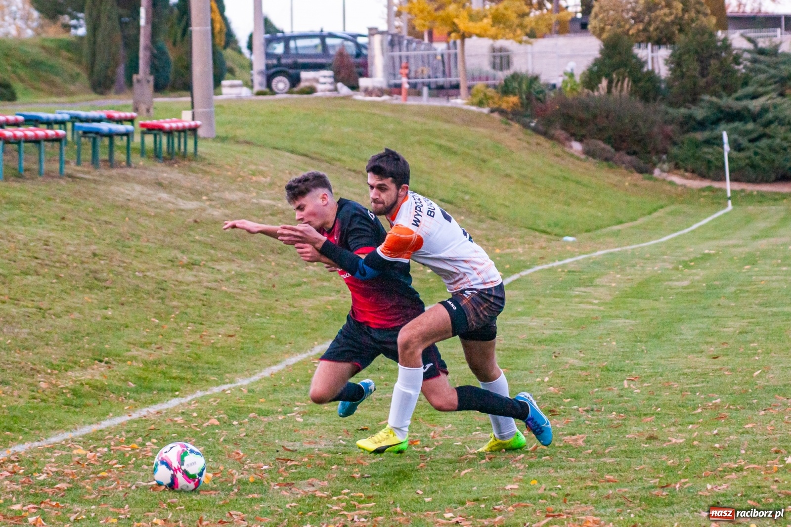 Zdjęcie w galerii na portalu naszraciborz.pl: B klasa. O krok od bijatyki w Pietraszynie. Lider pokonany! [FOTO] wiadomości z regionu