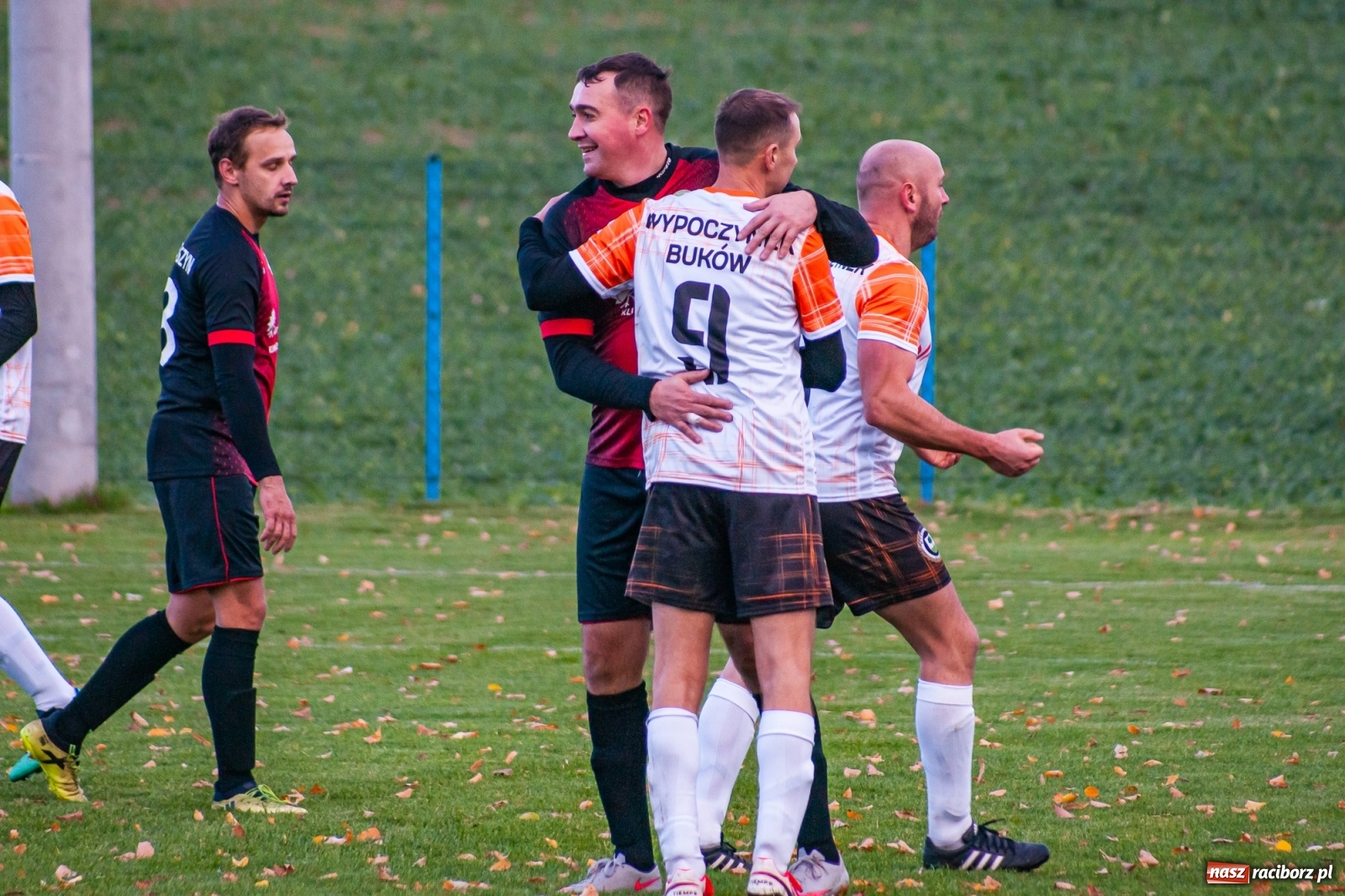 Zdjęcie w galerii na portalu naszraciborz.pl: B klasa. O krok od bijatyki w Pietraszynie. Lider pokonany! [FOTO] wiadomości z regionu