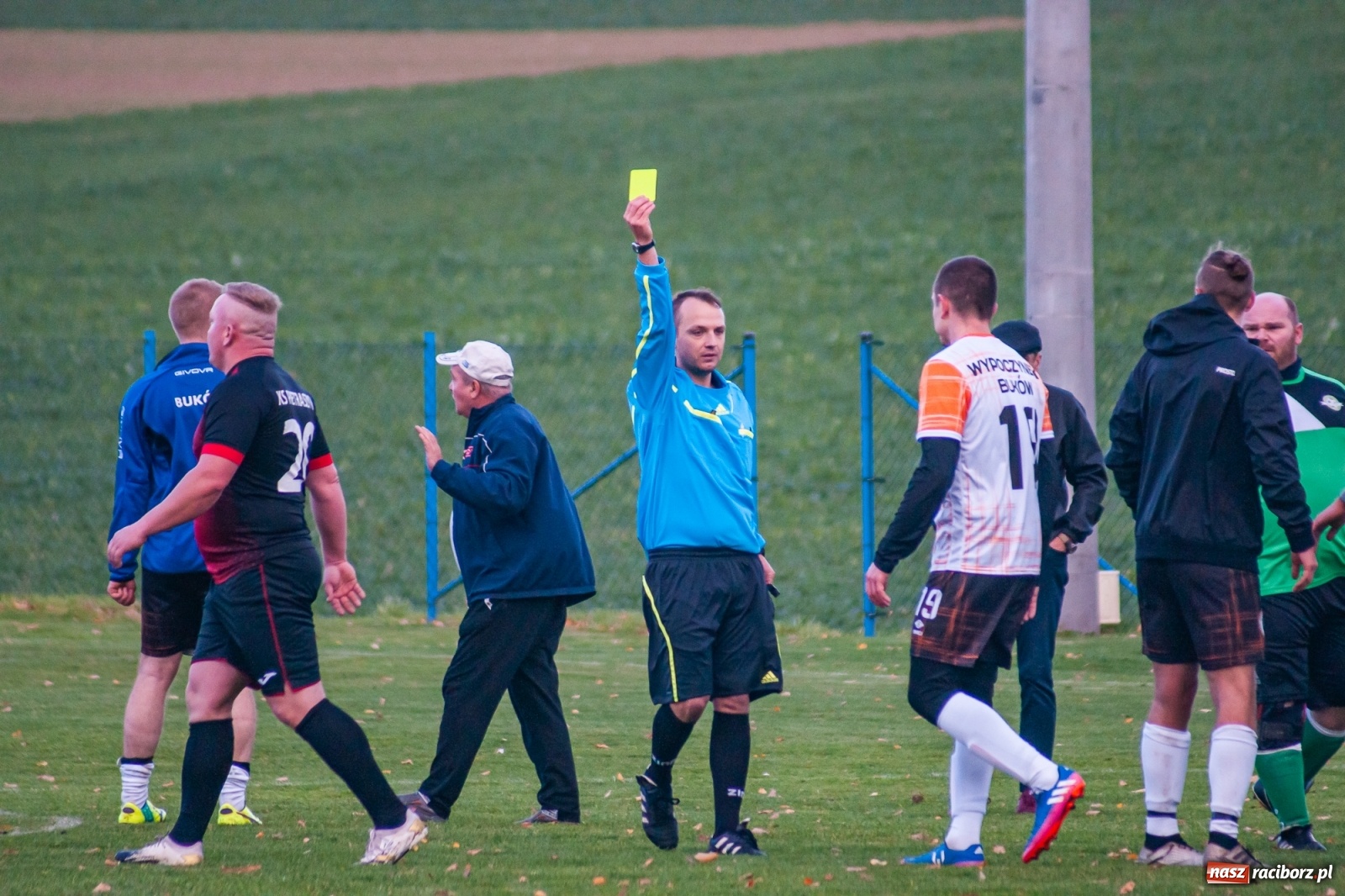 Zdjęcie w galerii na portalu naszraciborz.pl: B klasa. O krok od bijatyki w Pietraszynie. Lider pokonany! [FOTO] wiadomości z regionu