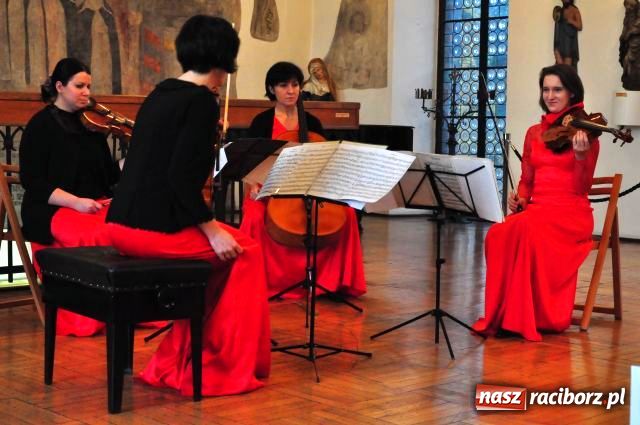 Zdjęcie w galerii na portalu naszraciborz.pl: Akademos czarował dźwiękami wiadomości z regionu