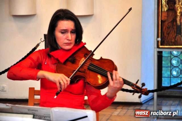 Zdjęcie w galerii na portalu naszraciborz.pl: Akademos czarował dźwiękami wiadomości z regionu