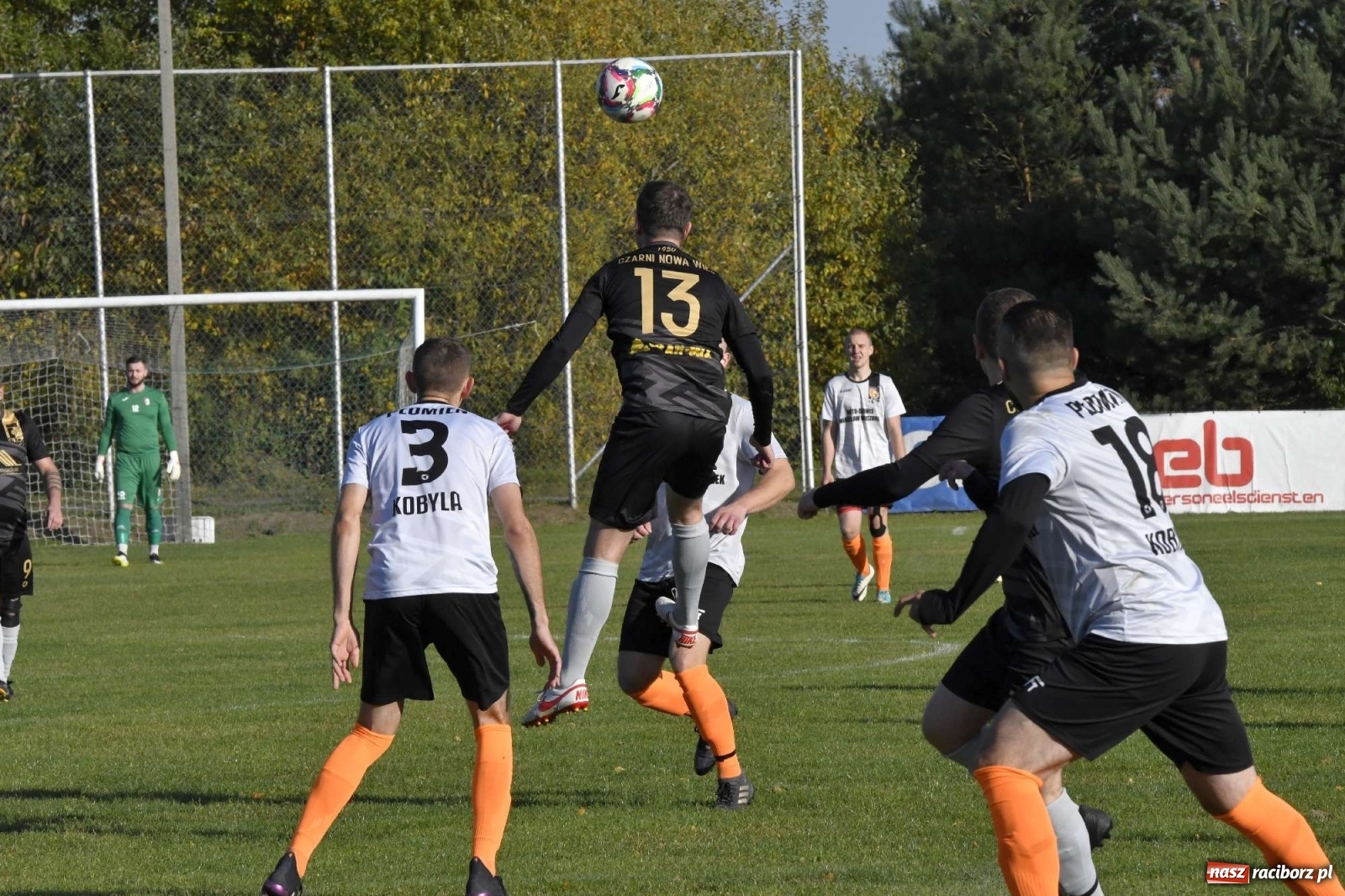 Zdjęcie w galerii na portalu naszraciborz.pl: Czarni Nowa Wieś zdmuchnęli kobylski Płomień wiadomości z regionu