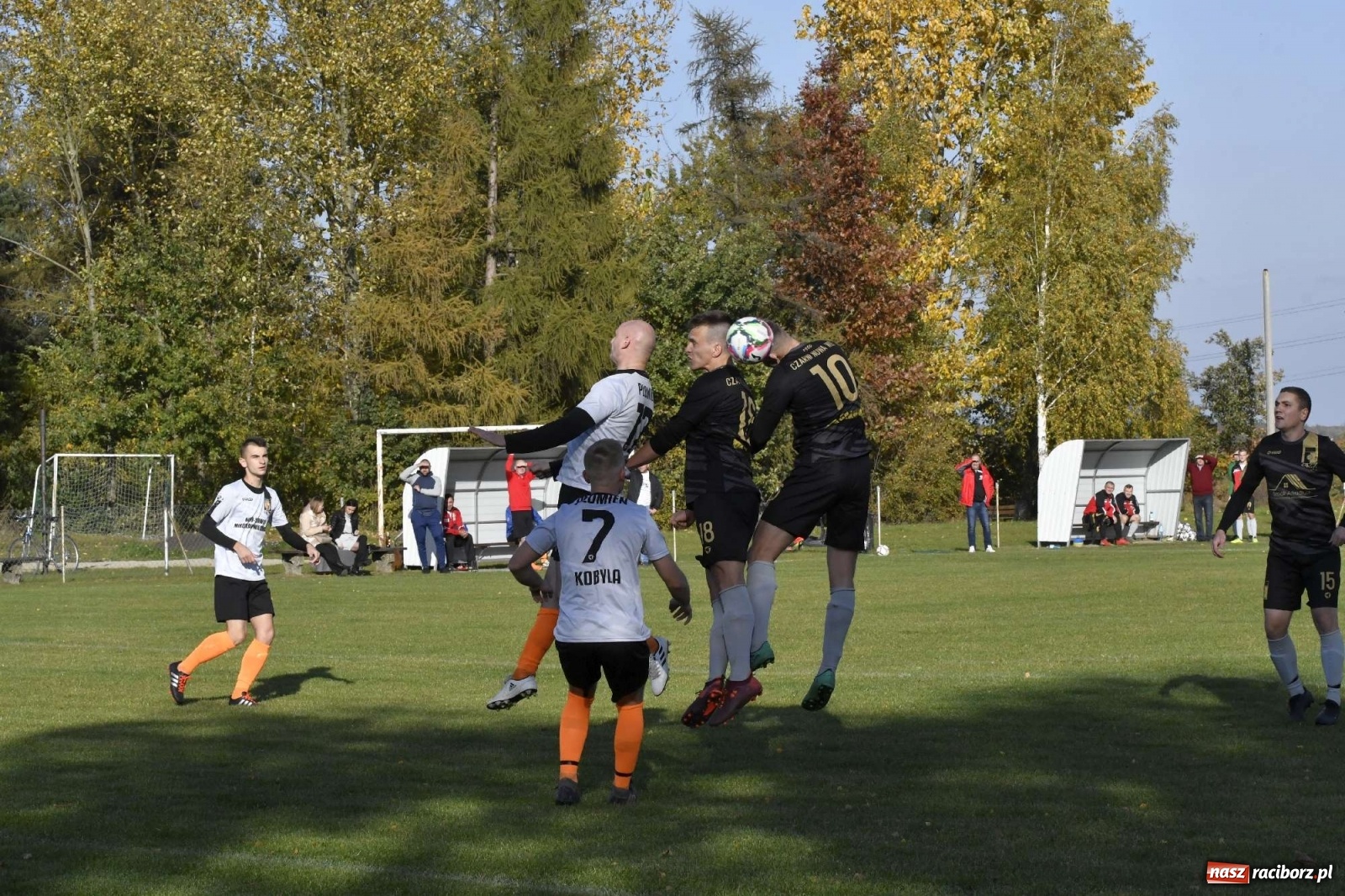 Zdjęcie w galerii na portalu naszraciborz.pl: Czarni Nowa Wieś zdmuchnęli kobylski Płomień wiadomości z regionu