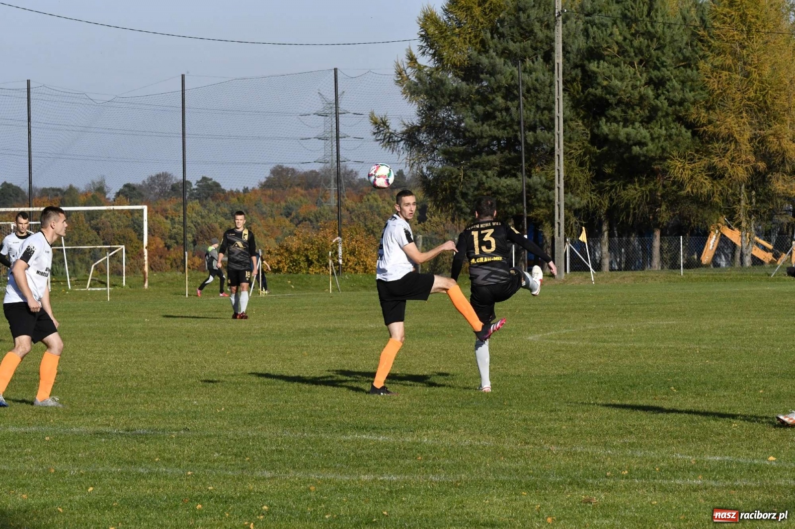 Zdjęcie w galerii na portalu naszraciborz.pl: Czarni Nowa Wieś zdmuchnęli kobylski Płomień wiadomości z regionu
